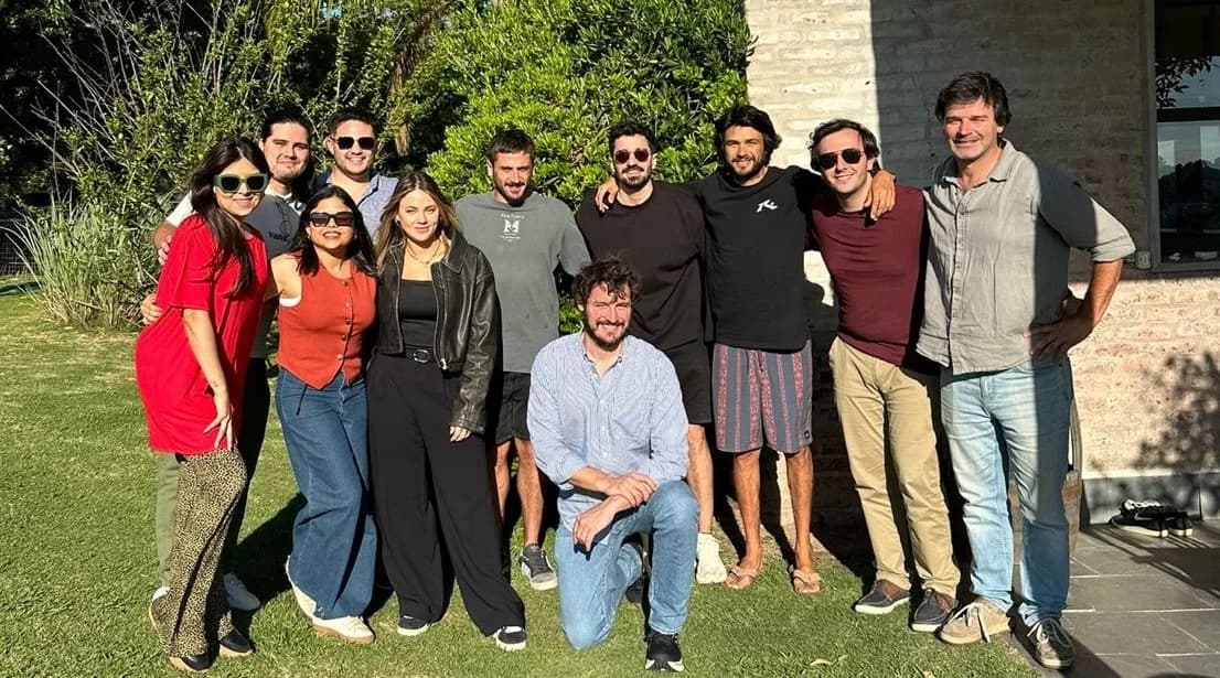 Encuentro del equipo en el jardín