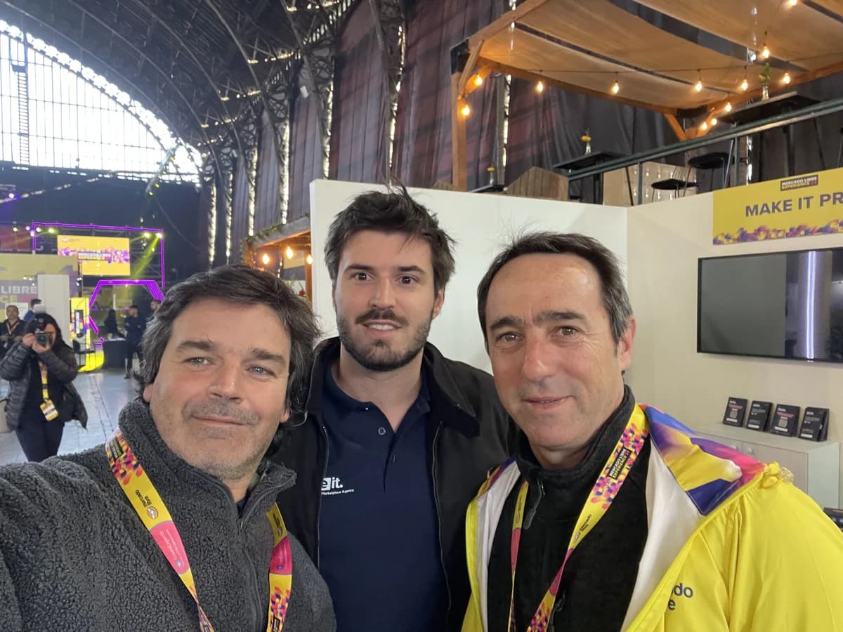 El equipo de Make It Pro en un evento de Mercado Libre